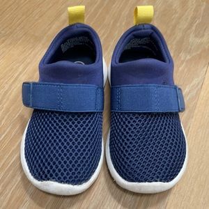 Cat and Jack water shoes